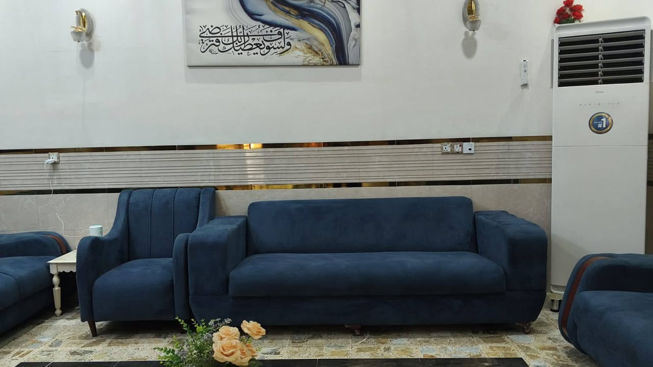 سلام عليكم
للبيع 
تخم تركي باله 
قنفا واحده تتحول سرير ومخزن
ثقيل جدا 
عدد المقاعد 14
***********
