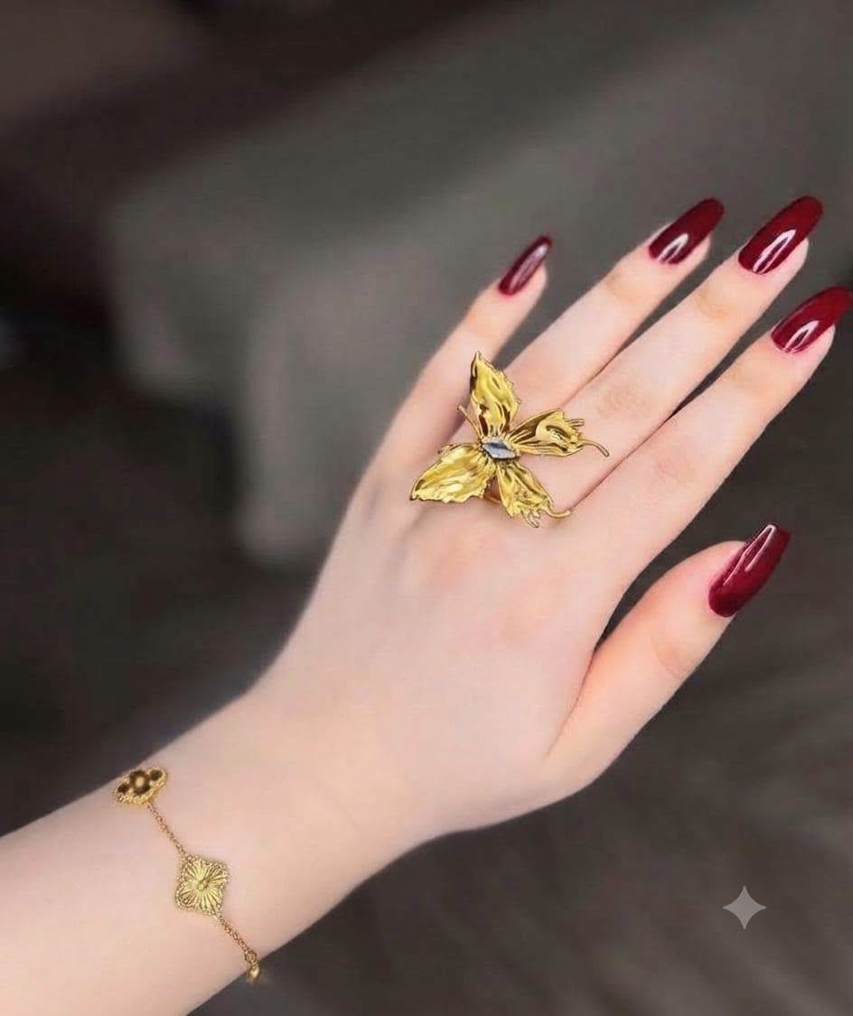 منطقة زين القوس مربع الذهبي قرب مدرسة الشهيد يعقوب ***********

نص مكتوب في الصور:
- واقي شمس Sun Treatment الكوري واقي شمس ومفتح لون البشرة ومفتح للتصبغات والكلف واقي شمس من EKEL منتج فائق الحماية من أشعة UVA يعمل على تفتيح لون البشرة يمنه الجلد من الجفاف الناجم عن التعرض لأشعة الشمس يحتوي على مؤشر عالي للحمايه spf50 يناسب جميع انواع البشره يعمل ع ترطيب وتغذيه البشره وزياده المرونه وتنعيم يتكون من فيتامين E الالقيرا الصبار خفيف على البشره لايترك أثر سريع الامتصاص
- CeraVe DEVELOPED WITH DERMATOLOGISTS SA Cream for Rough & Bumpy Skin كريم مرطب ومقشر لطيف يساعد على تنعيم البشرة الخشنة والمحببة واستعادة حاجزها الواقي يقشر بلطف إزالة الخلايا الميتة والانسداد المسام يدعم الحاجز الواقي بفضل السيراميد و النياسيناميد يرطب بعمق ويحافظ على نعومة ونضارة البشرة CeraVe DEVELOPED WITH DERMATOLOGISTS SA Cream for Rough & Bumpy Skin Exfoliates & moisturizes while helping to restore the protective skin barrier ESSENTIAL CERAMIDES طريقة الاستعمال 1 اغسلي بشرتك بغسول لطيف وجففيها جيداً. 2 ضعي كمية مناسبة من الكريم علي المناطق المراد علاجها. 3 دلكي بلطف حتى يمتصه الجلد بالكامل. 4 يُستخدم مرة أو مرتين يومياً حسب الحاجة أو حسب توصية الطبيب. ملاحظة • للاستخدام الخارجي فقط. • تجنبي ملامسة العينين. • اختبري على منطقة صغيرة من الجلد قبل الاستخدام. • في حال حدوث تهيج، أوقفي الاستخدام واستشيري الطبيب. المكونات الأساسية BHA حمض الساليسيليك 2% يقشر بلطف وينعم البشرة الخشنة والمحببة وينظف المسام. النياسيناميد يساعد على تهدئة البشرة وتقوية حاجزها الواقي وتوحيد اللون. 3 سيراميداس أساسية تساعد على استعادة وترميم حاجز البشرة الطبيعي. فوائد الكريم ينعم الملمس الخشن والمحَبب يرطب البشرة بعمق يدعم حاجز البشرة الواقي مناسب للبشرة الجافة والخشنة خالي من العطور وغير كوميدوجينيك للحصول على أفضل النتائج، استخدمي واقي شمس نهاراً.
- 1/6