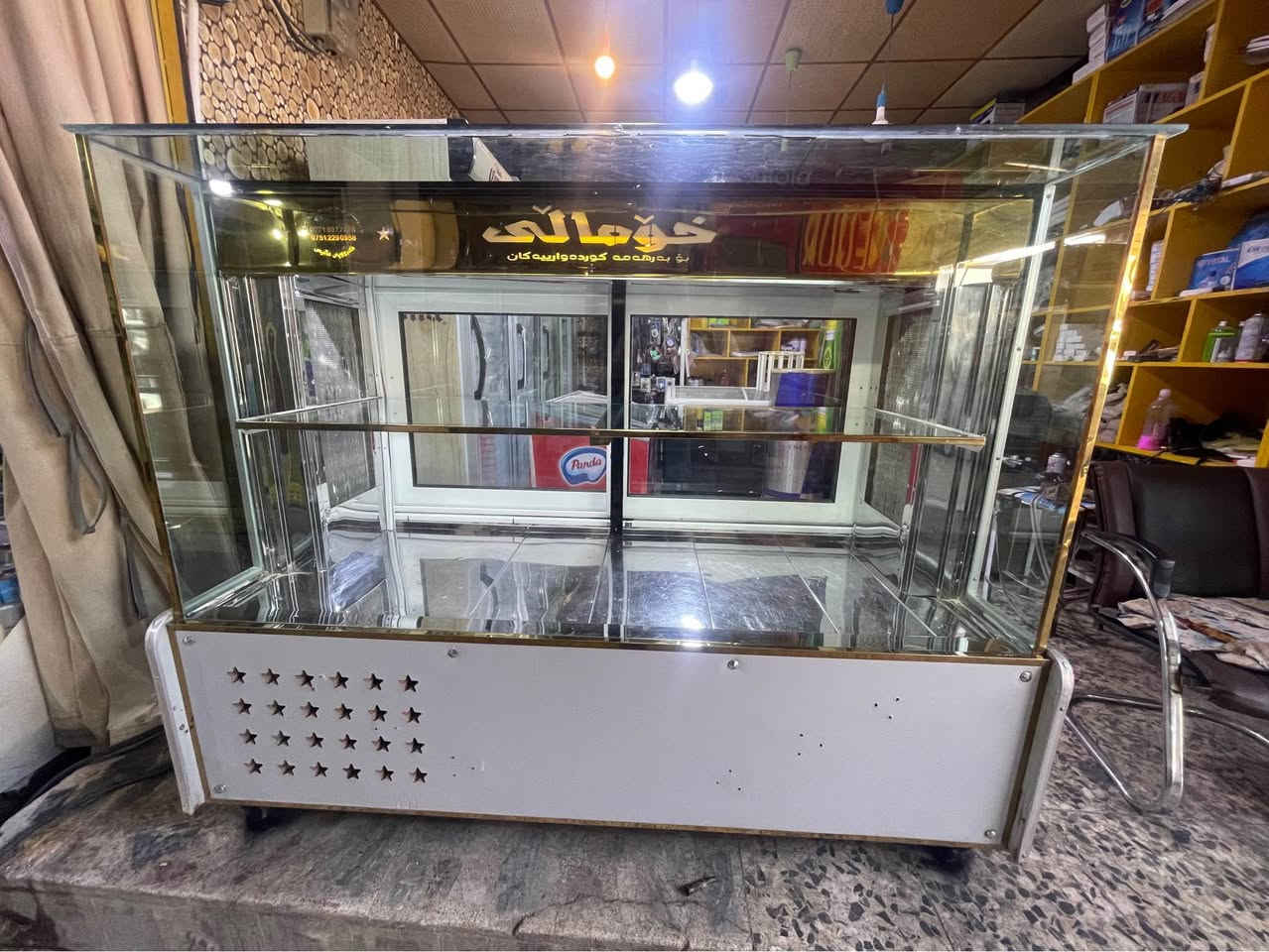 ئەم بەڕادە بۆ فرۆشتن بەزەمان ئیشی مەزبووتە مەتروهەشتا دریژە شوین سلیمانی ژمارە مۆبایل و واتساپ ***********تیبینی بەس لەواتساپ جوابی نامە ئەیەمەوە السليمانية, العراق

نص مكتوب في الصور:
- ژماره‌ی موبایل و واتساپ ۰۷۷۰۲۲۳۳۰۳۷