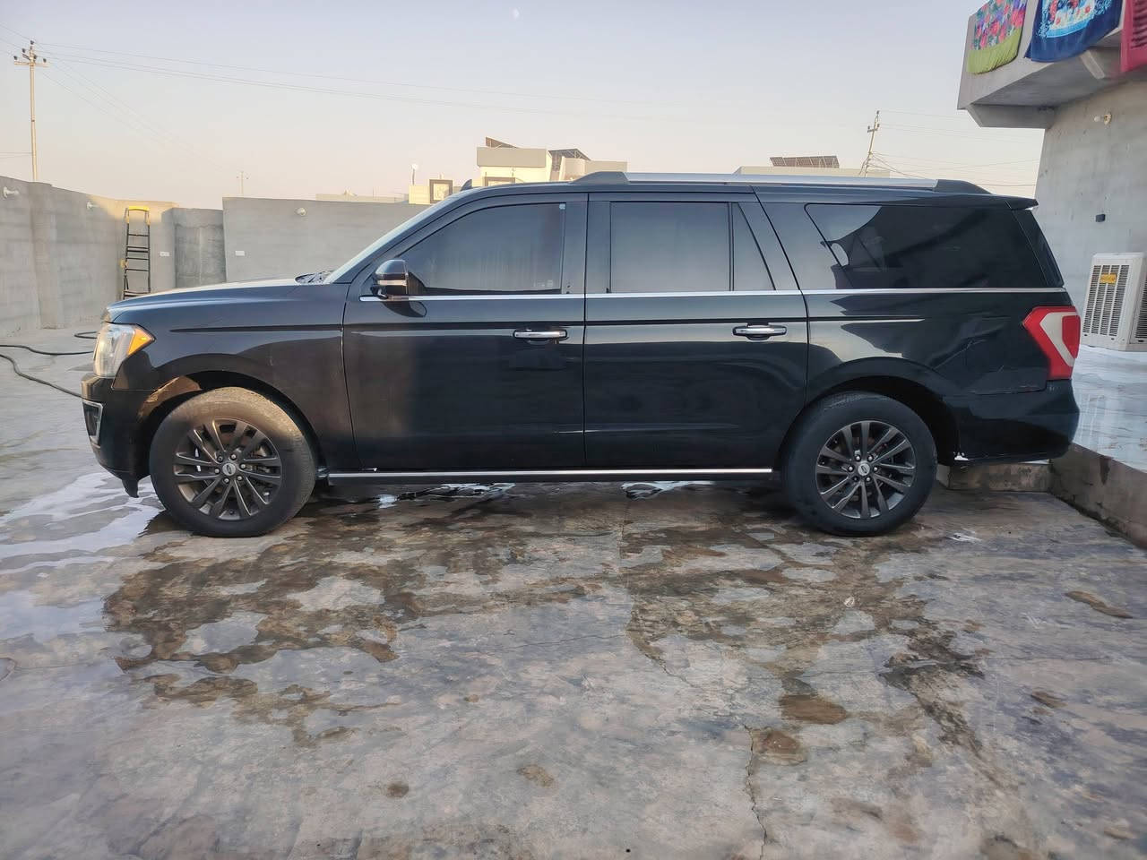 السعر ٢٤٠ وبي مجال ***********
