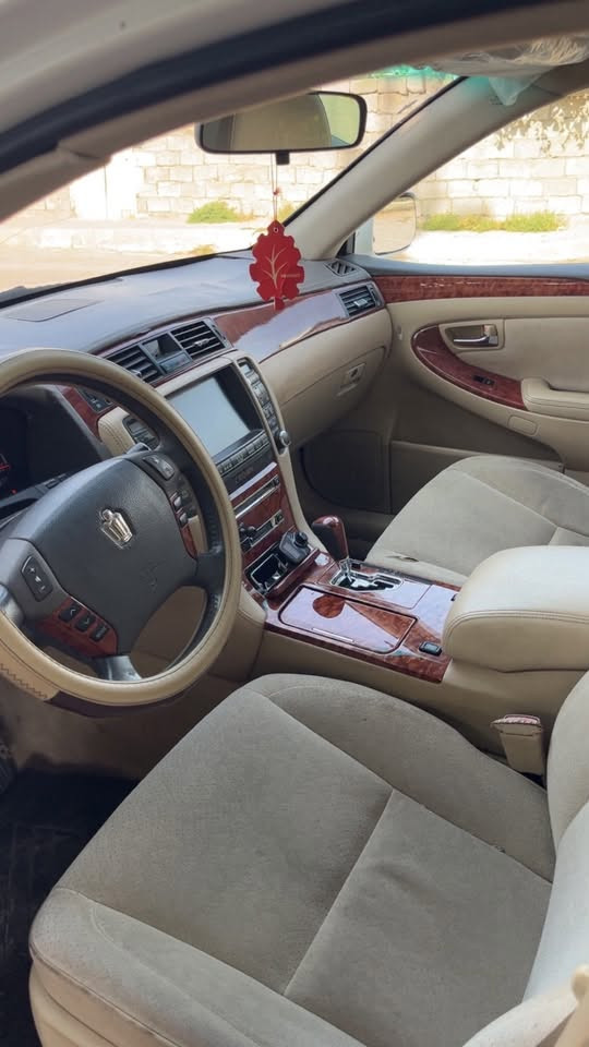 شاهینە بڕاوە
بڕاوە تازە داخڵ کامل مەسرەف    سعری 47گەڵا 
سپی 182گەورە بە گەورە بێ دوکەڵ
برێکی بەسراوە جامی هەڵگیراوە 
تەبریت ساردوو گەرم بەشەرت 
تەقەو ڕەقەی نیە 
چرکەو یەک گەڵا
بێ کۆد حازر بۆکۆد 

160km ڕۆشتوە 
4تایەی تازە 
ڕۆنی مەکینەی گۆڕاوە 
های درۆلیکی گێڕی گۆڕاوە 
مەجوعە سکانی لێگزز 
سەقفی شووشە 
ناوی زۆر زۆر جوان 
***********
شوێن هەلە بجەی شەید
