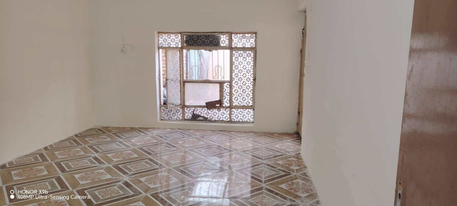 دار للاجار طابفين ٣نوم كلدو صاله مطبخ جاهز المساحه ٢٠٠م العنوان حي الاكرمين مقابل مدرسه علي جواد الطاهر إتصال ***********

نص مكتوب في الصور:
- O HONOR X9b
- 108MP Ultra-Sensing Camera
- HONOR X9b
- O HONOR X9b 108MP Ultra-Sensing Camera
- ● 108MP Ultra-Sensing Camera