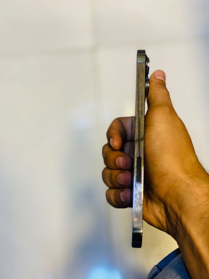 السلام عليكم ايفون ١٣ برو ماكس ذاكرة ٢٥٦ بطارية ٧٧ الله شاهد نزلت بلتحديث التلفون نضيف كلش السعر ٦٢٥ وبيه مجال 
الرقم / ***********
