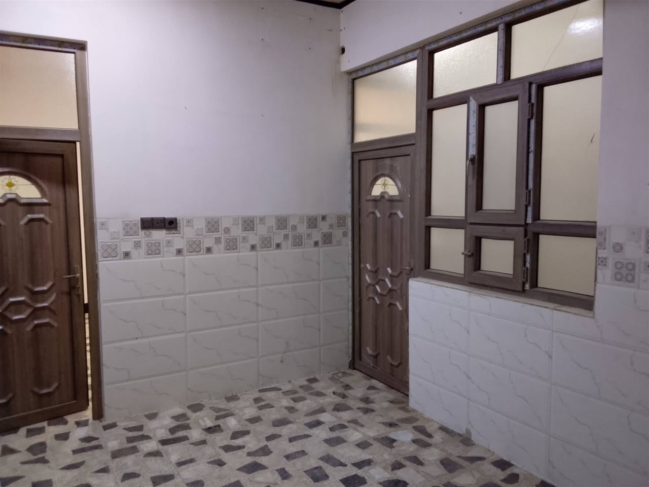 دار للبيع في حي التحرير بناء حديث 
مساحه 100م طابقين ونص 4غرف 
السعر 125
╔══════════════════════════════╗  🏠 🔑  سعد الطائي للعقار ╚══════════════════════════════╝
📍 الموصل – حي التحرير
🕌 مقابل جامع آل البيت
📌 مقابل ساحة أبو منتظر لبيع الرمل والإسمنت
━━━━━━━━━━━━━━━━━━━━━━━━
🏡 نستقبل عروض وطلبات البيع والإيجار 🏡
🔸 تابعوا صفحتنا لرؤية المزيد من العروض العقارية
🔸 إذا كان العقار غير مناسب لكم أو لإمكانياتكم، راسلونا
📌 لدينا عروض وخيارات أخرى للبيع والإيجار
━━━━━━━━━━━━━━━━━━━━━━━━
📞 للاستفسار والتواصل
📱 ***********
▫️ واتساب / اتصال
📱 ***********
▫️ واتساب / اتصال
━━━━━━━━━━━━━━━━━━━━━━━━
🤝 ثقتكم أساس نجاحنا
━━━━━━━━━━━━━━━━━━━━━━━━
