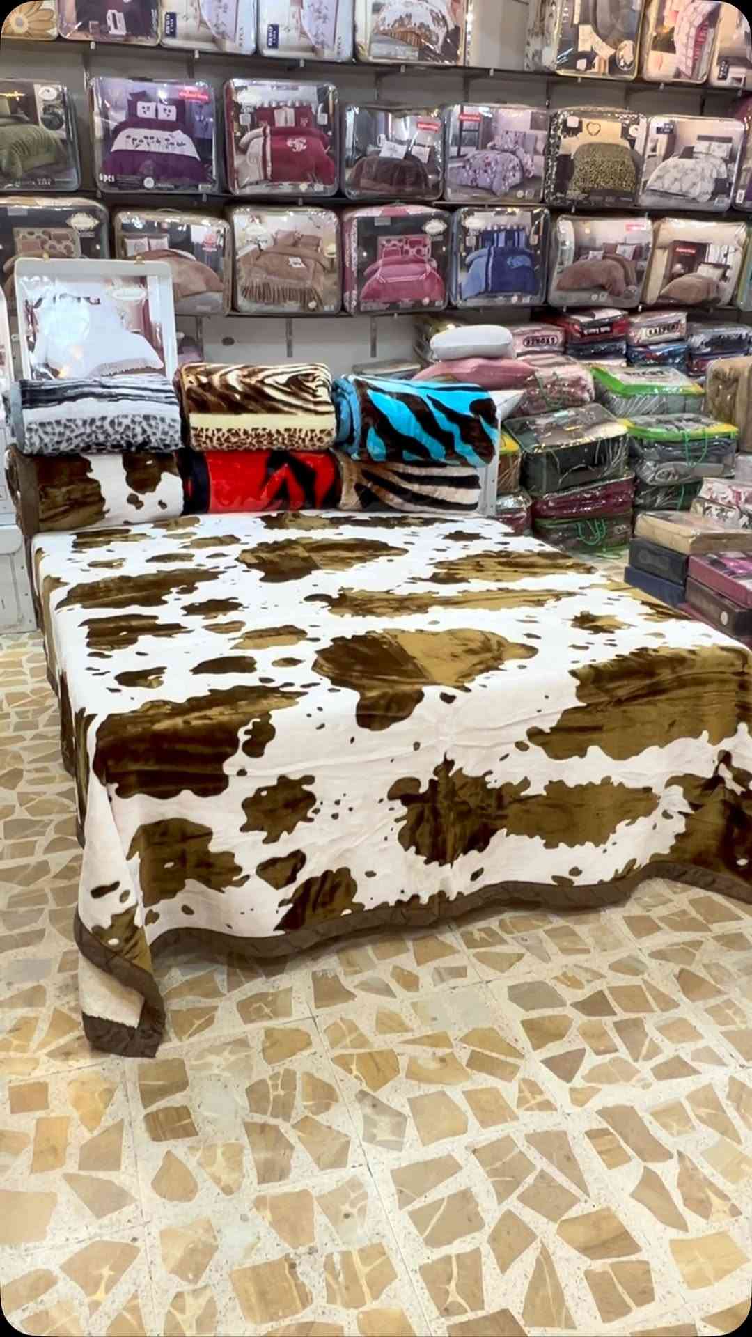 بطانية نفرين • ٢٢٠×٢٤٠ • فرو صوف أبيض