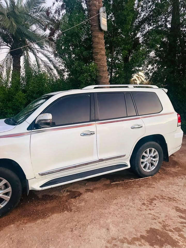 لاندكروز ٢٠١٣محدث ١٧رقم بصره باسمي شخصياً للبيع او  المراوس ***********
