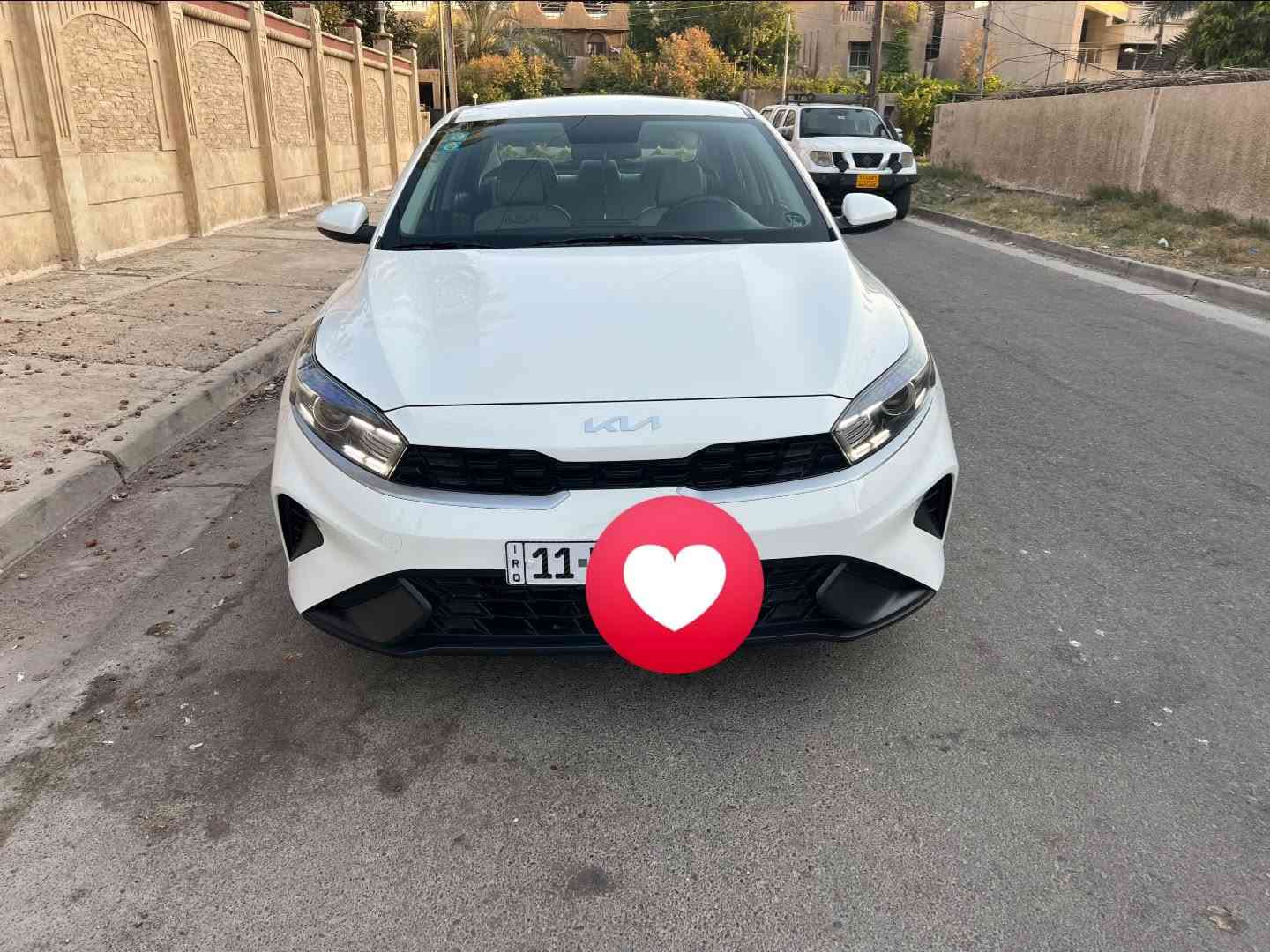 سلام عليكم عندي سيراتو 2024 نص مواصفات مكفوله من الصبغ والتبديل والفتح عدا مذكور بالفديو  المواصفات لدا امامي مكينه 2000 تحكم ستيرن حساس خلفي رقم بغداد باسمي رايده 162 وبيه مجال رقمي *********** مكاني بغداد حي الجامعه
