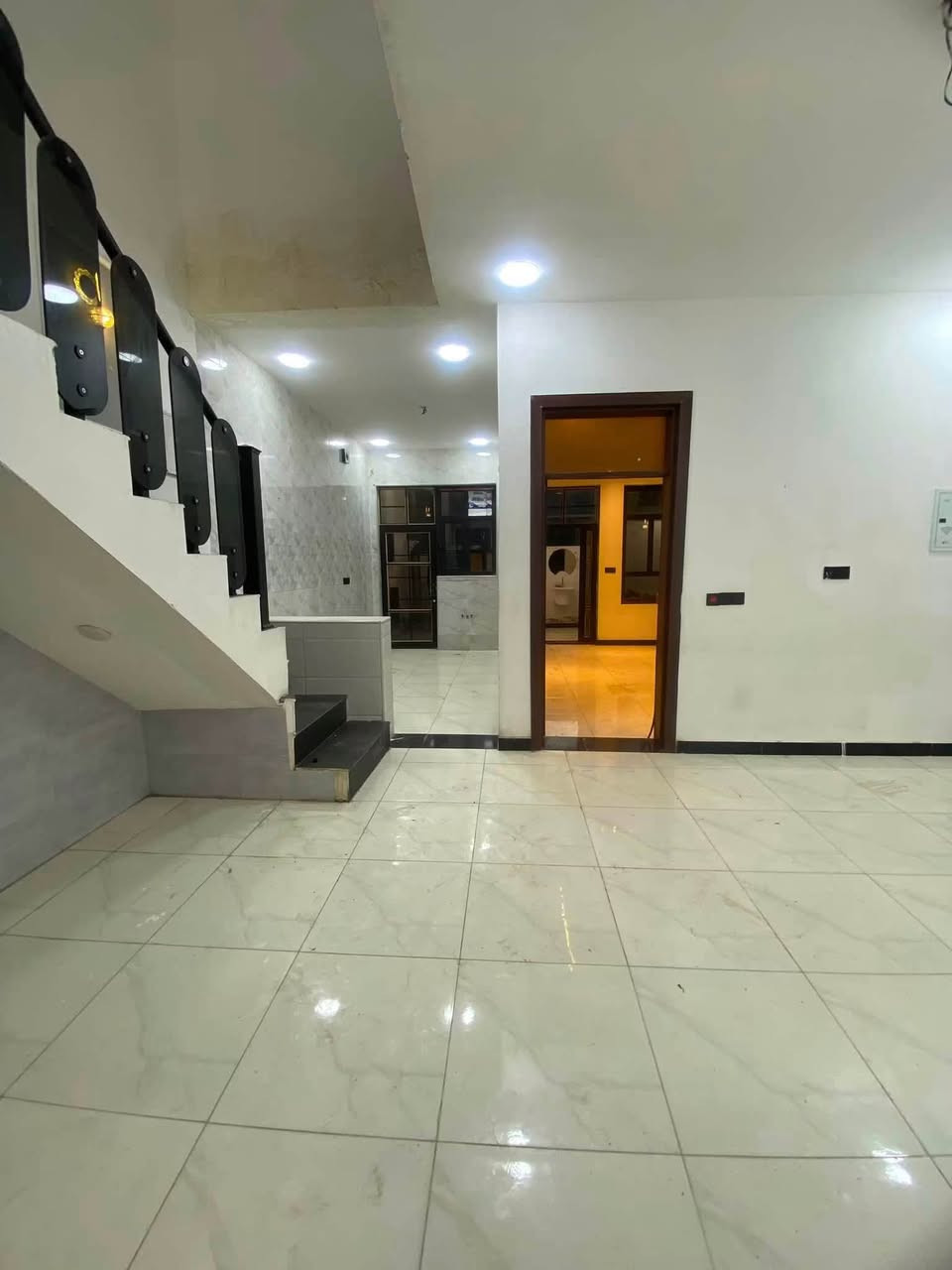 دار لإيجار مساحه  100متر يحتوي على 2غرف نوم +ستقبال+مطبخ+صحيات عدد 2 📍بغداد الدوره مدخل البوعيثه مجمع مجمع العدل الاول  الاستفسار ***********  /***********/ ***********
