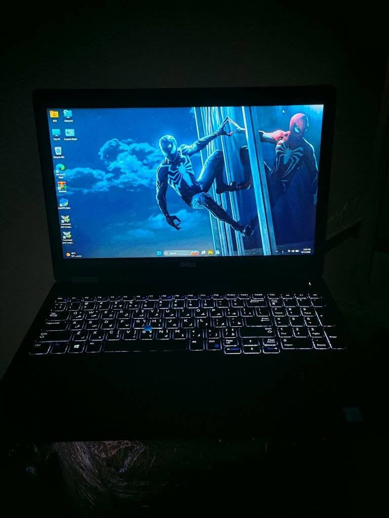 لابتوب dell.  
شاشه حجم 15.6 FHD. مميز 
Cori5 gel 7
جيل سابع
RAM 8
HARD 256 ssd m2
كارت شاشه مدمج 4G
بطاريه من 3 إلى 6 ساعات شحن 
الابتوب جدا نضيف 
شحن تايبسي.    
 بصمه اصبع
كيبورد عربي انجليزي + ضوئي
لابتوب مناسب للهندسه و التصميم 
سعر 250 بيه مجال بسيط 
مكاني بغداد توصيل موجود 
رقم ***********
