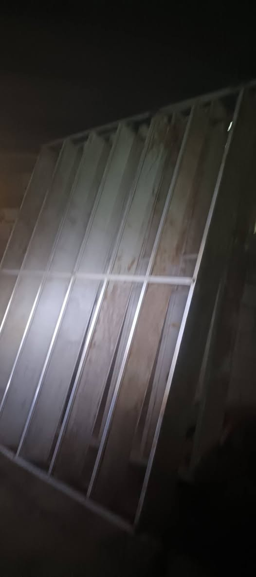 السلام عليكم
رفوف العدد 2   تفصال جديد حديدهن ثقيل الوحده منهن 4 يله يشيلوها تعال وشوف ابعينك السعر 200 للأتصال ***********
