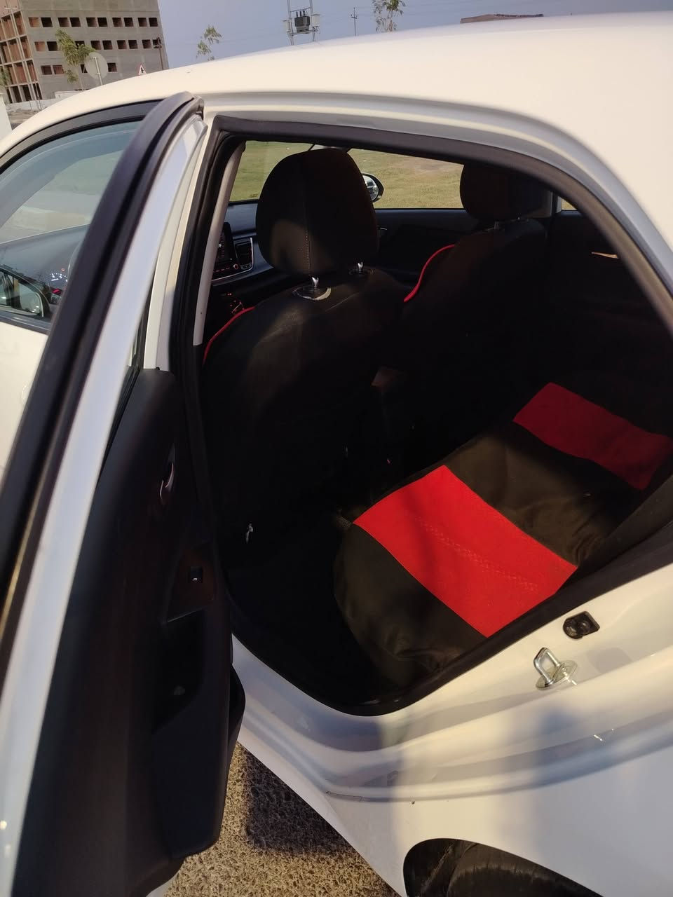 السلام عليكم كيا ريو موديل 2023 رقم أنبار بأسمي تحويل مباشر سنوية لسنة 2031 بيها قطعتين الجاملغ الأيمن والبنيد وبيها بارد قليل محرك ١٦٠٠ كير ومحرك بالباكيت تخم تاير جديد صدر جديد السيارة ما تصرف عليها شي مواصفات خليجي السيارة ترهم بيع وترهم مراوس حسب القناعة وترهم مقدمة ٥٠ وبالشهر ٣ ورقات أخوان سعر البيع النقدي ( 96) ورقة وبيها مجال مكان السيارة هيت للأستفسار الاتصال على الرقم : ***********
