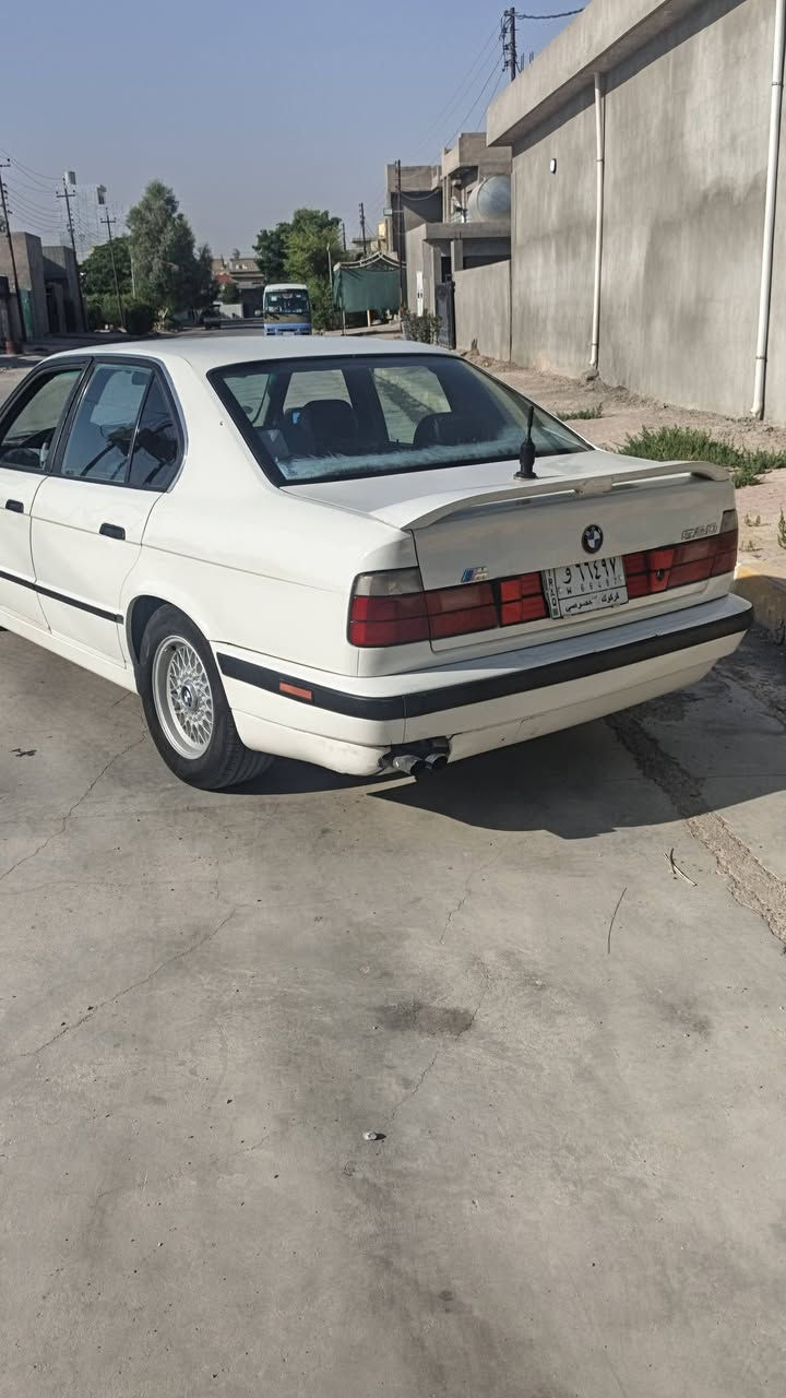 سلام عليكم بي إم 520 للبيع أو مراوس موديل 1991 بطاقه بنزين موجود 520 أصل فصل كير عادي  محرك كبس  ضربه بس جاملخ وره ما وصل للدخل سياره حلوه كاعده بس داخله يرادله شويه ترتيب  مكاني كركوك *********** سعر 45 بي مجال للطيبين
