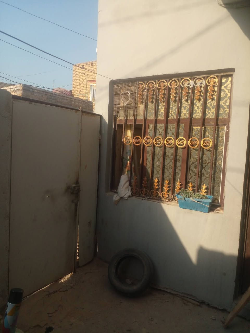 دار للبيع زراعي حي نيسان خلف سكلة الكرعاوي المساحة ١٠٠متر مربع يحتوي على غرف عدد ٢وصاله واستقبال ومطبخ وتخاريج للاستفسار الاتصال على الرقم *********** السعر ٢٥وبيه مجال
