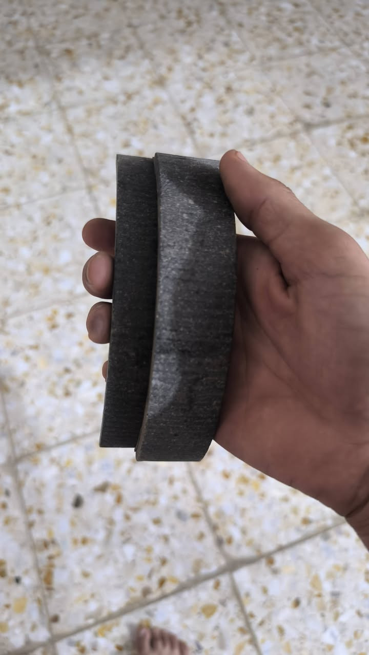 سلام عليكم غراض تكتك للبيع كلهن ب ٢٥ الف مكاني سبع البور 
١ فلنجه جديده 
٢ بنزات جديده 
٣ مسجل شغال 
٤ قمجيات كير 
٥ مرايه صفحه يمنه 
٦ حامله مطاره 
٧ قبق كتف 
رقمي ***********
