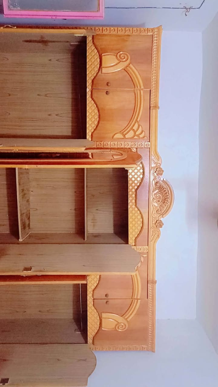 سلام عليكم 
غرفه للبيع خشب عراقي غرفه نضيفه ومرتبه نضافتها 90/100 مكانها كربلاء الحسينيه مركز شرطه الطف اكو سياره حسب الاتفاق وكروتها على المشتري سعرها 500 الف وبيها مجال بسيط حك الكروه موجود فيس واتصال ***********
