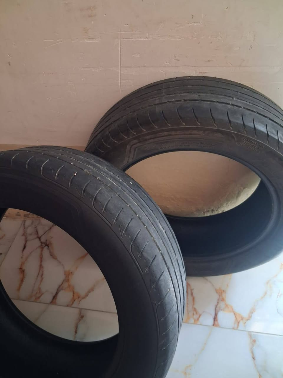 تايرات للبيع  قياس /106v/555R19/235/ مال اوبامه مستعمل  لايوجد توصيل مكاني بابل الحمزه الغربي  رقمي> ***********
