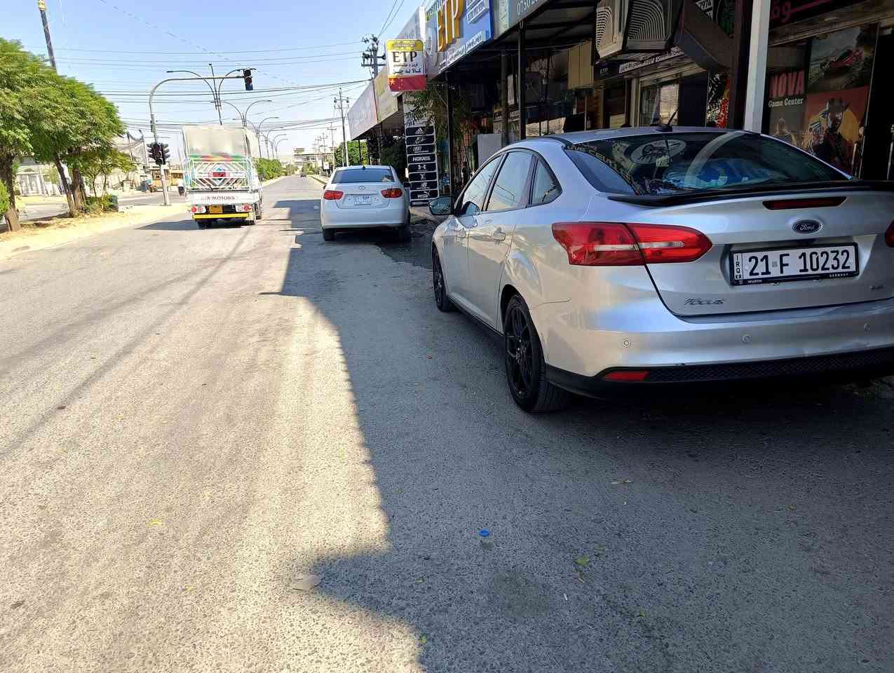 فۆرد فۆکس مۆدیل ٢٠١٨ sel مواصفاتي 
سلايدە+ کوشن هیتەر+سوکان هیتەر بلاجکتورە + لایت لیدە +باڵ و ویل و ئاوێنەکانی بیلاد ڕەشە،،شاشە گەورەیە دوگمەی دەشبوردی لەمسە ، تحدید سرعەیە،،موکەبەرەی سۆنی بیلادی لەسەر لە ناو سندوق،فیئەی sel ناسراوە،سەیاەکە تابڵێی خاوێن و جوانە بێ مەسرافە تەقەو ڕەقەی نیە، سێ پارچەی سبوغە لای سەیاق بەس دەرگای سەیاق بۆیاغ نیە هەندێک ساردی هەیە واتا چاملغ پێشەوە+دەرگای دواوە+چاملغی دواوە،لەگەڵ ڕێزدا مشتری پەیوەندی بکە لە خزمەت دام،تێبینی ١٧٩٠٠٠ کم ڕۆیشتوە، نرخی ٨٧٠٠ دۆلار امریکی ،و مجالێکی تێدایە بۆ کەسێک مشتری بێت. ناونیشان ڕانیە,سەیارەکە بە ناوی خۆمە دوو مانگە هەموو شتێکی تازەیە
***********

