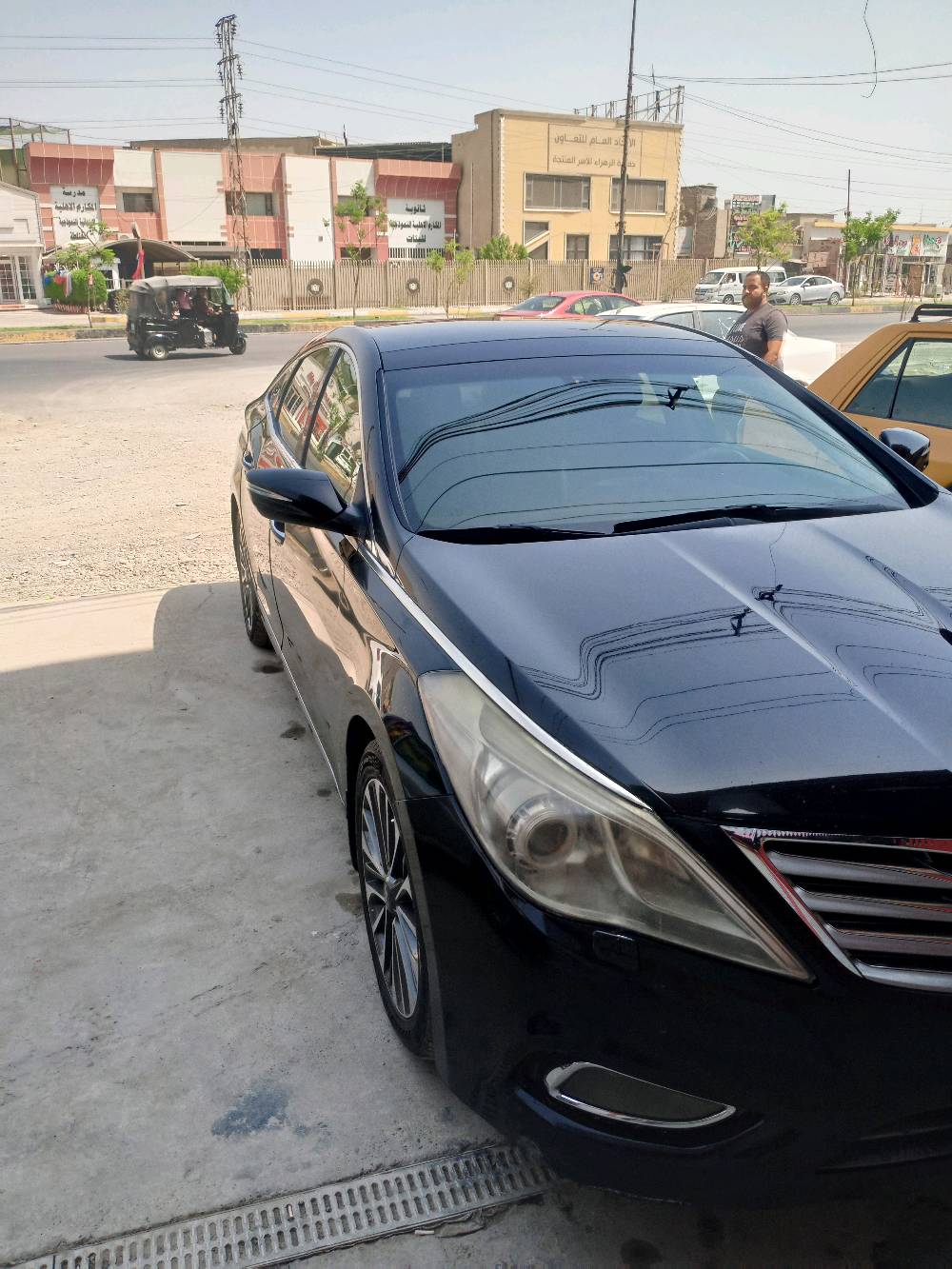 هونداي ازيرا خليجي موديل 14 كفالة عامة فول لمتد 1/1 فول بصمة
شكد ممشى السيارة بالضبط؟ وهل الاستخدام شغل يومي لو سفر؟: 
210
شنو الموديل/الفئة الكاملة بالضبط؟ يعني 1/1 فول لمتد بيها فتحة، شاشة، كاميرا، حساسات، كراسي كهرباء أو ميزات ثانية؟: 
خليجي موديل 14 كفالة عامة رقم سليمانية بسمي هزة جديدة فول مواصفات 
السيارة بيها صبغ، سمكرة، أو حوادث سابقة؟ وإذا نعم شنو الأماكن اللي متبدلة أو مصبوغة؟: 
بدون حادث 
وين موقع السيارة هسه؟ وأنت من أي منطقة/محافظة حتى نعرف مكان المعاينة والاستلام؟: 
بغداد زعفرانية 
شنو السعر النهائي؟ وهل تقبل فحص كمبيوتر وفحص ورشة قبل الشراء؟: 
نعم مكفولة 