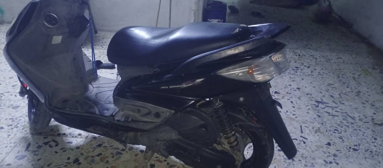 السلام عليكم دراجه سكنس فحل خير من الله دراجه نضيفه ومكينه ناعمه منفيس واسويلك مكاتبه دراجه متوكفك بشارع ابد صارلها شهرين عندي بس متوازي على بيعتها كابريتر رايدها ب850وبيها مجال للشراي 
واتساب ***********
