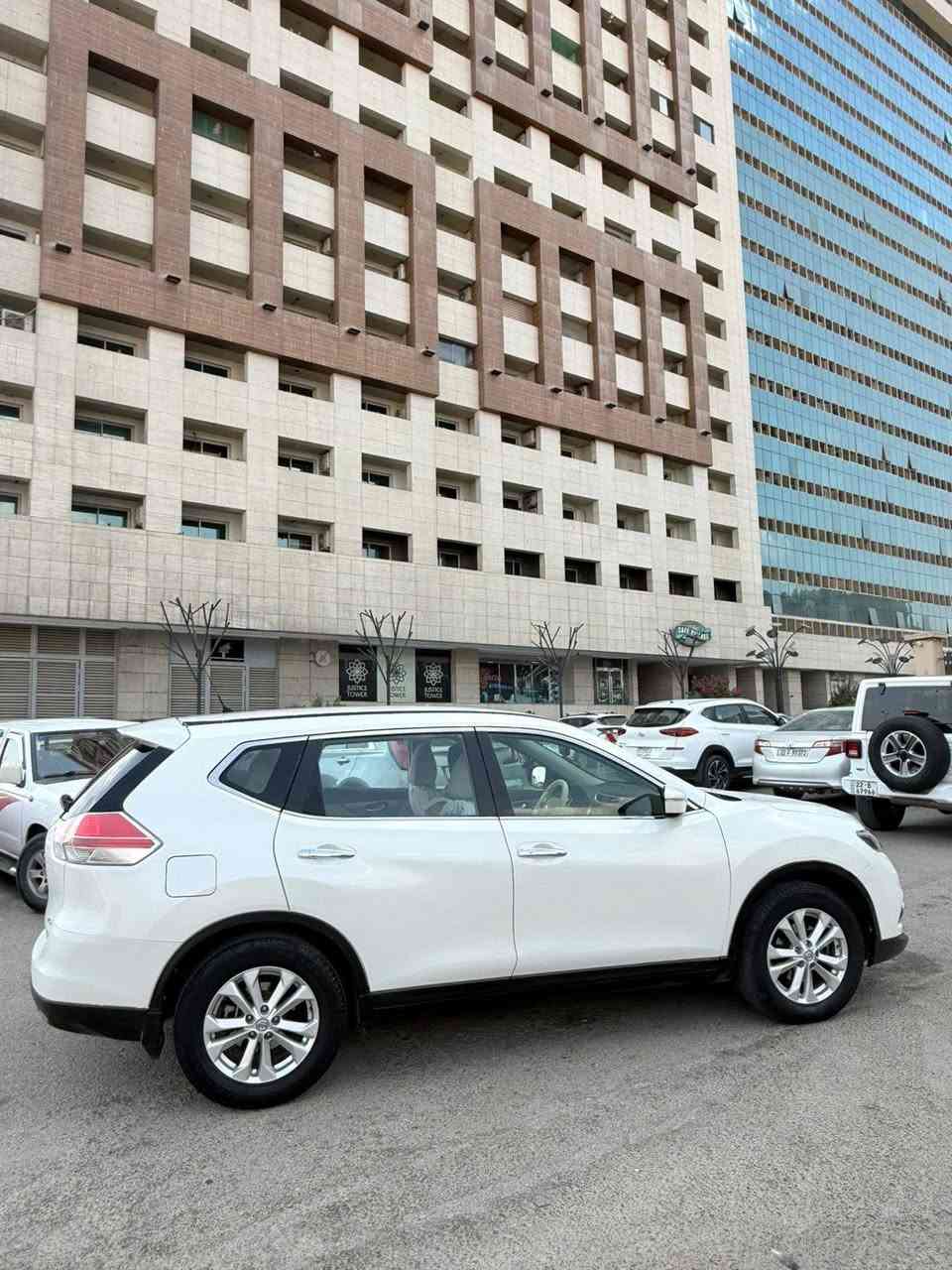 نیسان ئیکس ترێل خلیجی ڕەگی سپی 148هەزار ڕۆیە مەکینە 2.5 دەبل ئەکسل بەسمە دەرگا بەسمە ڤۆلێۆم شاشە کامیرە تەبریت مەرکەزی  تەحدیل سورحە برێک لاقە حیزام نیە بە حیزم دەیڤرۆشین جەمپی پێشێ هەیە لەگەڵ پشتی بەس سوندقی گۆرا هەموو گیانی بە شەرتە تەبرد بڕانەوە گێر مەکینە دەبل ئەکسل هەموو گیانی بە شەرتە 4تای نوێیە سحری فرۆشتێ 115$ وەقەو کەمک ماحمالی تێدایە *********** أربيل, العراق

