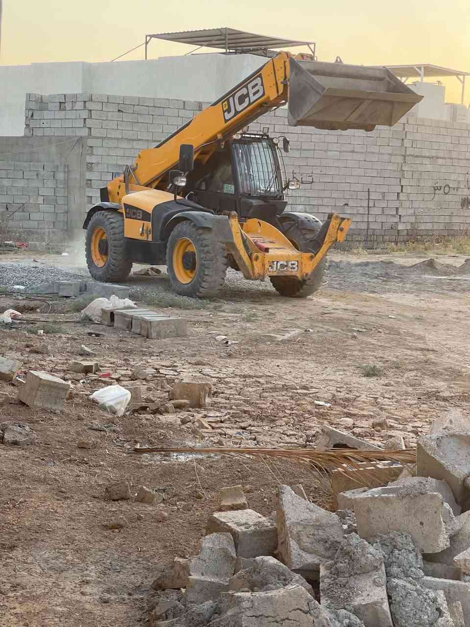 رافعه للبيع٢٠١١ فول عادي رقم اربيل هزه فحص جديد سنويه ٢٠٣١ مشتغله ٩٠٠٠ حصه كاز سعر ٤٢٠ بيهه مجال اتصل عل رقم كركوك***********
