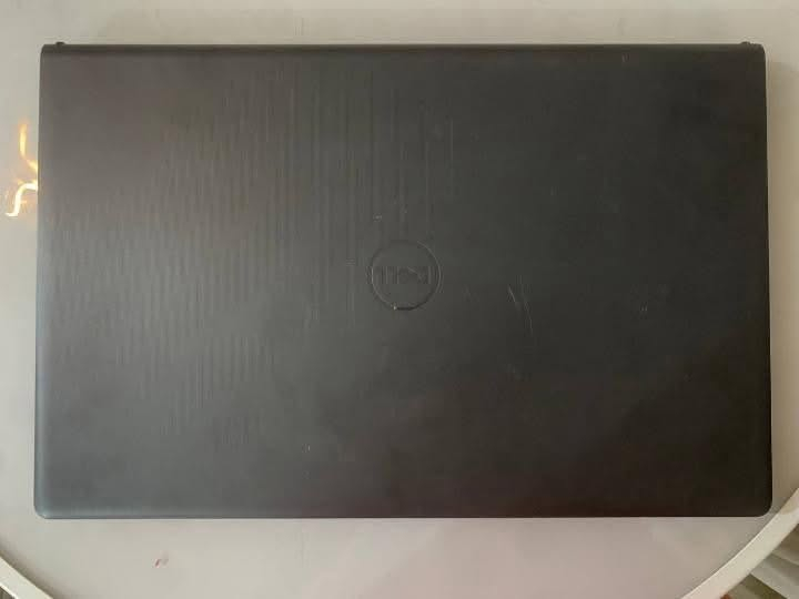 السلام عليكم يتوفر للبيع لابتوب Dell Vostro 3520 بحالة جيدة ونظيف 
🔹 المعالج: Intel Core i5-1235U
🔹 الرام: 8GB RAM
🔹 التخزين: 512GB SSD
🔹 الشاشة: 15.6 إنش
🔹 كرت الشاشة: Shared / مدمج
🔹 النظام: Windows 11
🔹 سريع ومناسب للدراسة والعمل والتصفح وبرامج Office.
🔹 يعطي سرعة جيدة بفتح الجهاز والبرامج بفضل SSD.
🔹 شاشة كبيرة ومريحة للاستخدام
السعر 600 وبيه مجال. 
العنوان بغداد العزالية 
للأستفسار يرجى ارسال رسالة نصية على الرقم :
***********
