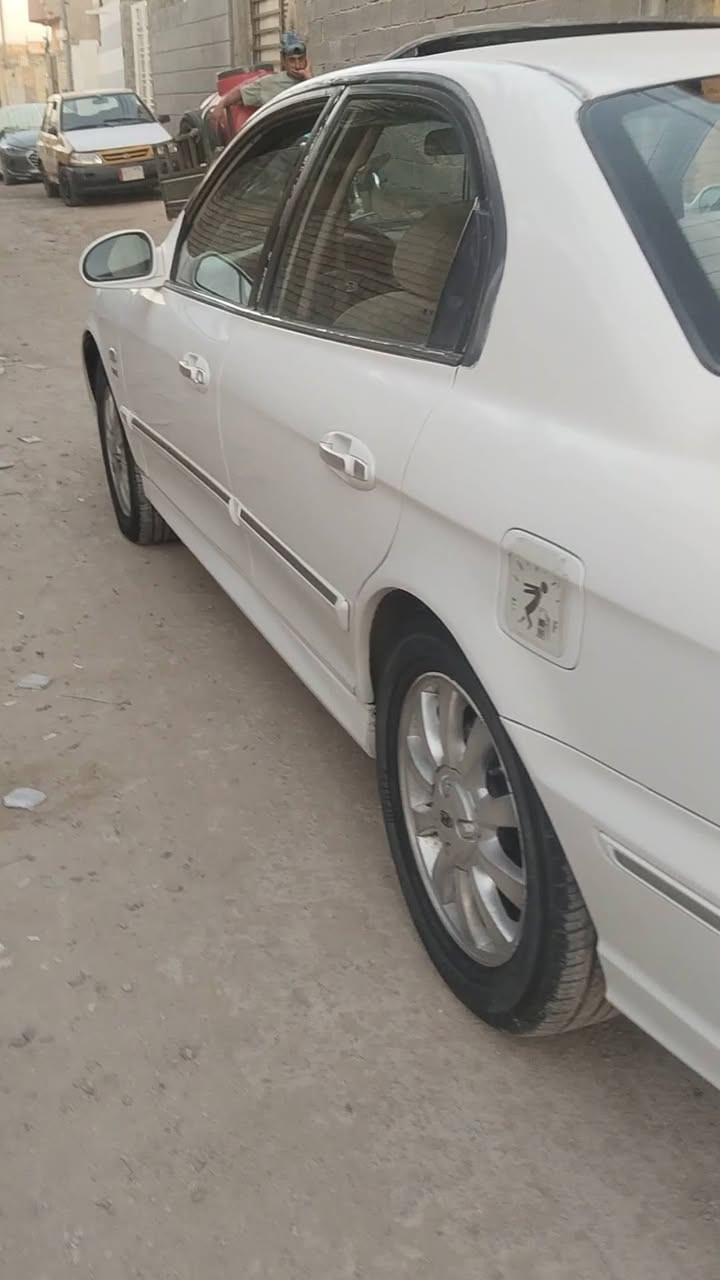 السلام عليكم
سوناتا٢٠٠٢ امريكي محرك ٦سلندر تبريد تدفئه كله شغال سياره جاهزة صبغ جديد  هزه جديده بأسمي السعر ٦٢ وبيها مجال مكاني حله ***********
