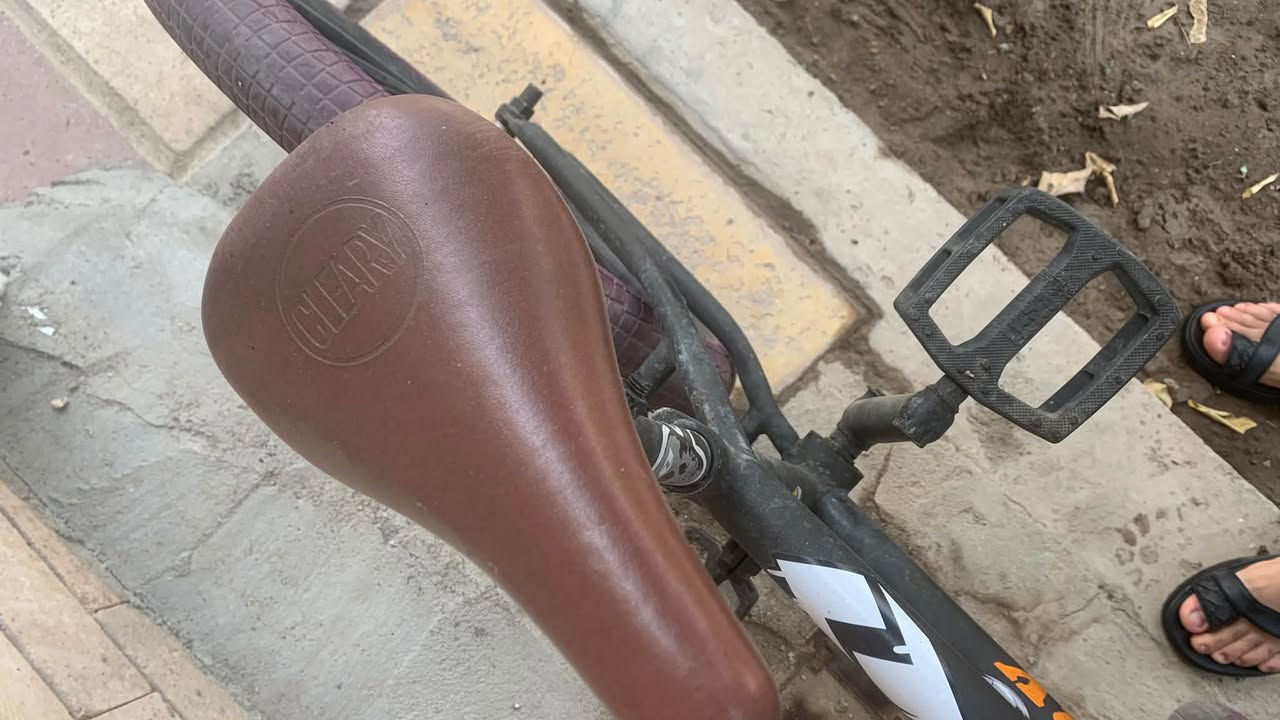 BMX اصلي مختم من ستريت و تيارات و بايدرات و كشن و الجسد ساندي اصلي يخبل سعره 200 و بي مجال + مستعجل على بيعه لل تواصل ***********
