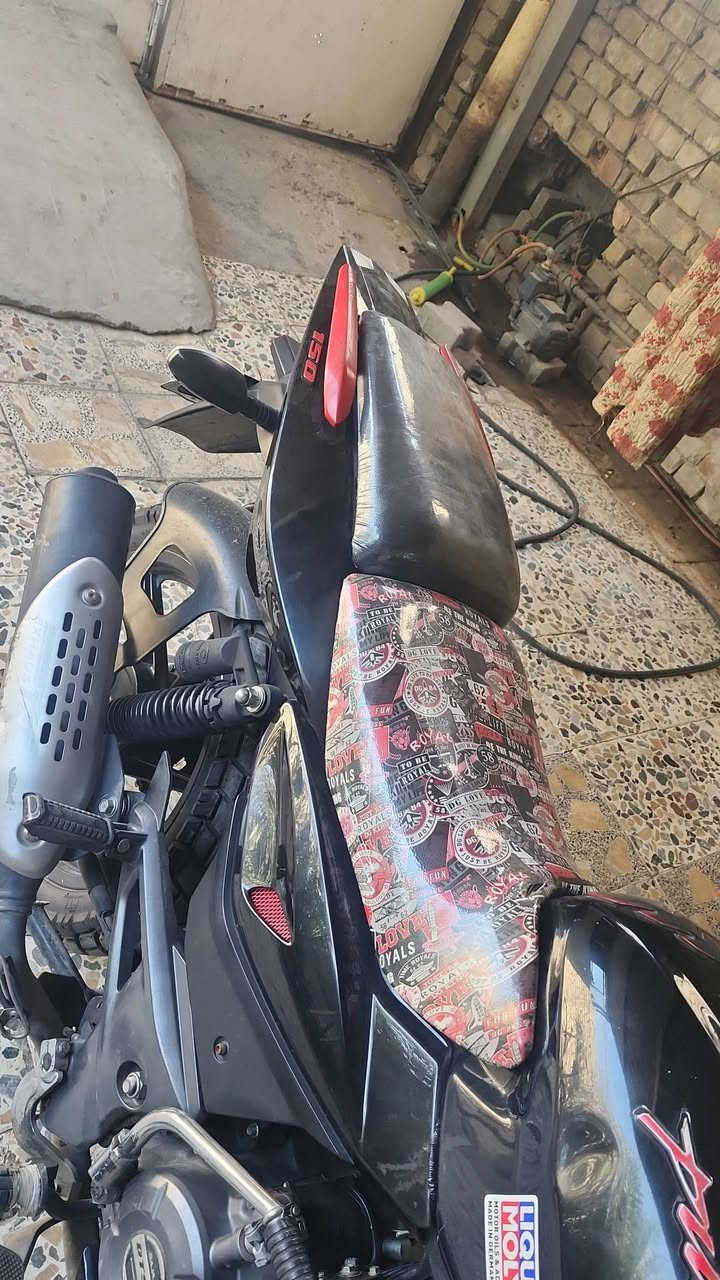 السلام عليكم
بولسر نيون 150cc دراجة كاملة مكفولة من الطول للطول اي نقص ما بيها غراضها كلها موجودة تاخذهة كاملة محرك برغي ما مفتوح نكرة سلف ترايك للبصرة دراجة خير من الله متوكف عندك 
مرقمة بغداد رقم مميز سنوية باسمي تجي تفحص وتقتنع تطلع بيها تحويل شوكت ميعجبك بيها تفاصيل صغيرة اذا مهتم بالدراجة اذكرلك ياهن خاص ما عندي 
مكاني بغداد البلديات 
سعر الدراجة  مليونين ومية 
***********
