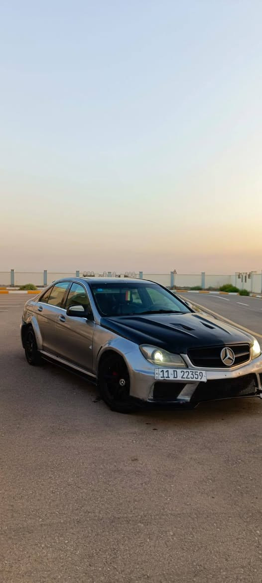 السلام عليكم للبيع او مراوس بسيارة وفرق مارسيدس c300 2009 رقم بغداد انكليزي محرك 6 سلندر محرك كير جدد تبريد شغال عوزها شغلات كلش بسيطه ضربه ما بيها السيارة معدله من الخارج فايبر كلاس بنيد جاملغات اماميه نفخات جاملغ دعاميات كله فايبر بيها هواي تفاصيل معروفه مواصفاتها فول السيارة مكاني كوت ***********
