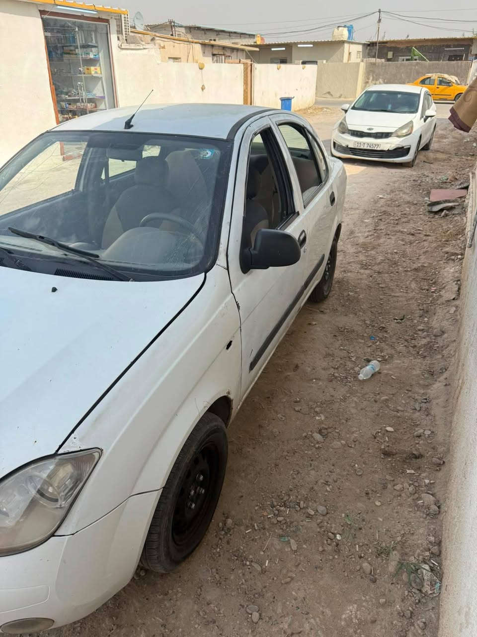 طيبه مديل ٢٠١٣ رقم إنكليزي
السياره مكفوله من عدا باب بي ظربه بلدوسه
تبريد شغال مكينه تمام 
بس الكير بي جرشه مال بو برن
عنوان تاجيات
العنوان ٣٤بيها مجال بسيط 
***********
