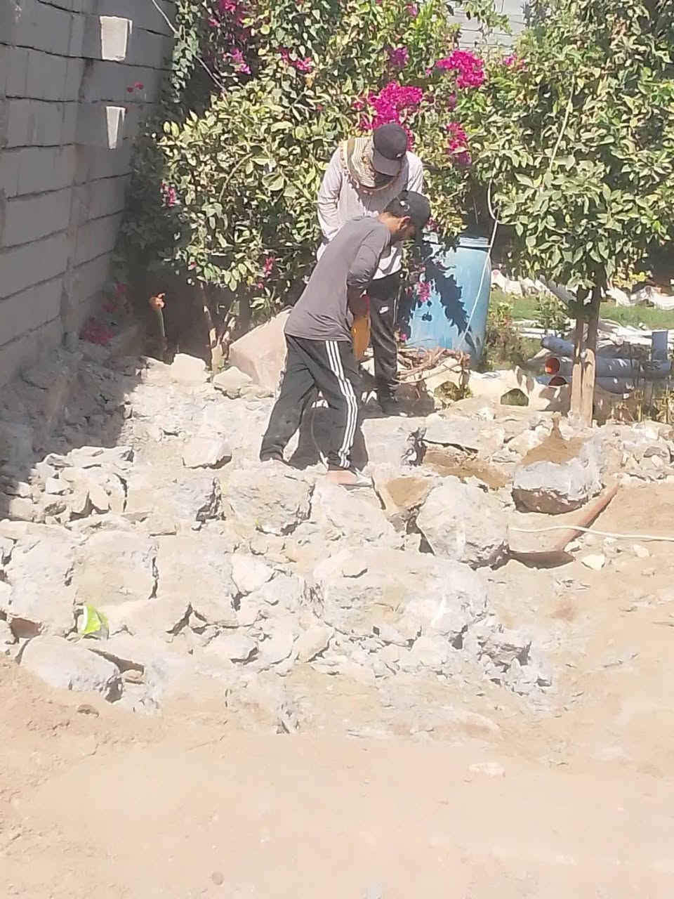 سلام عليكم  /  يوجد كادر عمل جاهز /  تصعيد مواد /  تنضيف بيوت /  تفليش /  تكشيط /  دفن نهري /  شقلنه ليل ونهار /  ومعداتنه جاهزه  ومالك دخل بكلشي تأخذ شقل جاهز مني سلمني شقل وتأخذ شقل جاهز / ماعليك بس تصال على رقم /// ***********
