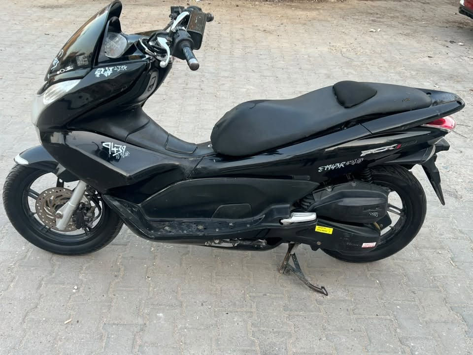 السلام عليكم bcx جيل اول ياباني
مكينه برغي ممفتوح بيها شلعه معدل خير من الله 

تخم تاير البلادي مالها  كل نقص مابيها 

محرك 150 حرف A 

السعر. مليون و 300

مدينه الصدر 

    ***********
