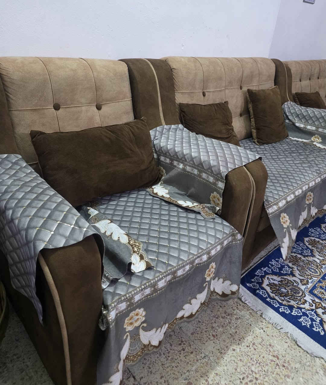 تخم 7مقاعد تركي ونضيف كلش للبيع ويا هاذه مفرش مالته هم بسعر 160 الف مكان بغداد الدولعي استفسار واتساب ***********
