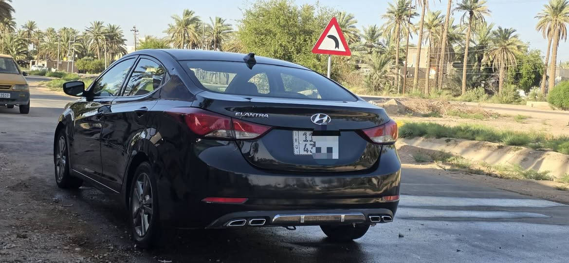 السلام عليكم ورحمة
النترا  موديل 2016 بغداد  باسمي 
وارد أمريكي ربع جاملغ ونص بنيد بدون دواخل معلومات اكثر اتصال على ***********
