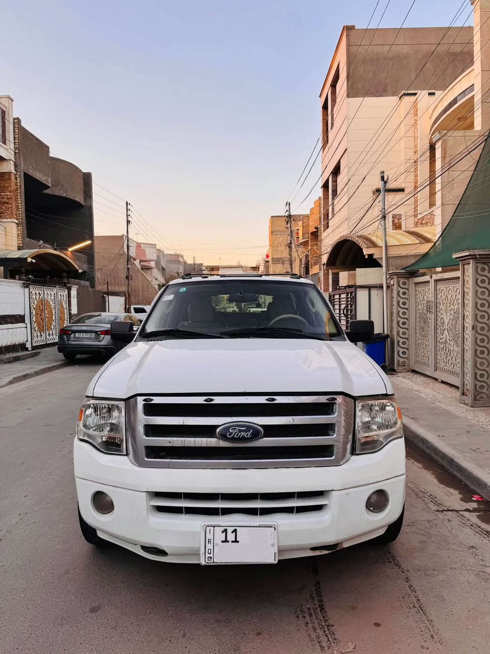 السلام عليكم 
للبيع فورد اكسبدشن 2011 
وارد خليجي صبغ جاملغ امامي فقط بدون دواخل . رقم بغداد الدولي الجديد باسمي . 
كير محرك خير من الله . 
صدر امامي خلفي جديد . تخم تاير جديد . 
تبريد ثلج . محرك 8 سلندر 5,400 . 
السياره جاهزه بدون نقص . 
السياره 9 راكب . كير تعليك . 
ثلاث قطع تبريد . تحكمات ستيرن جهتين . 
كروز سرعه . شاشه تاب . كامره خلفيه . 
كشنات كهرباء . دواسات بديك و بانزين كهرباء . 
السياره ضايفلها منضومة غاز ايطاليه 80 لتر . 
مكان السياره بغداد
للستفسار***********متوفر  واتساب
