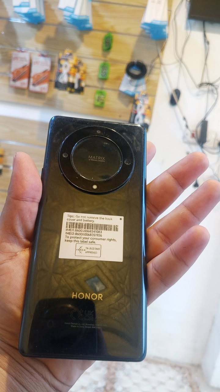 Honor X9a 5G 

المواصفات 

ذاكرة وصول عشوائي 8 

ذاكرة تخزين الداخلي 256 

سعر 250٫000 د.ع 

قابل للتفاوض والتسهيلات شي بسيط 

للتواصل ***********
