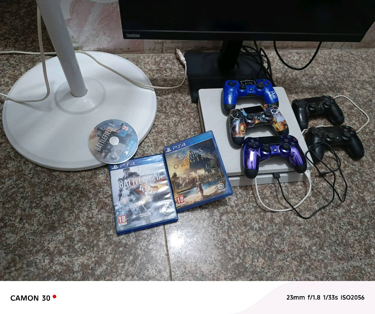 السلام عليكم، متوفر للبيع جهاز بلايستيشن 4 سليم (PS4 Slim) بمواصفات ممتازة، الجهاز غير مهكر وعلى آخر تحديث (نظام 13).
​تفاصيل العرض:
​سعة التخزين: 1 تيرابايت.
​الملحقات:
​عدد (5) أذرع تحكم (يد): اثنتان أصليتان (واحدة منهما تحتاج صيانة لزر المثلث)، وثلاث تجارية.
​عدد (3) أقراص ألعاب (أشرطة).
​شاشة قياس 32 بوصة مخصصة للألعاب فقط.
​حالة الجهاز: نظيف جداً، لم يسبق فتحه (ستيكر الوكالة موجود)، وجميع ملحقاته وكابلاته متوفرة.
​السعر: 300 (السعر المذكور).
ملاحظة: البيع بسبب ظروف خاصة، والرجاء من غير الجادين عدم المراسلة.
​للاستفسار، يرجى التواصل عبر واتساب أو الخاص على الرقم: ***********