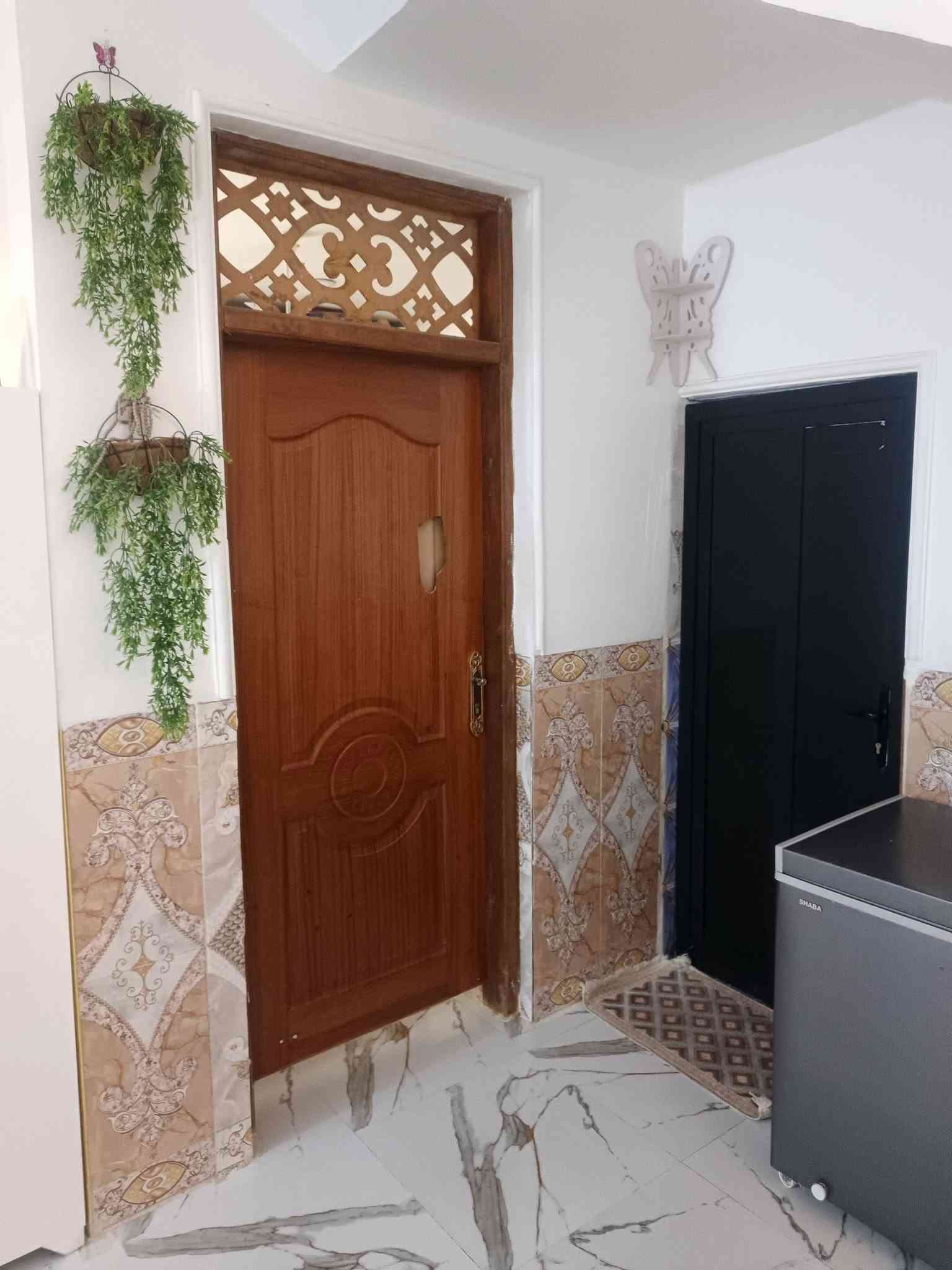 دار للبيع المساحه ٢٠٠ العنوان شارع طليبات بيت حديث جاهز للسكن للاستفسار الاتصال ***********
