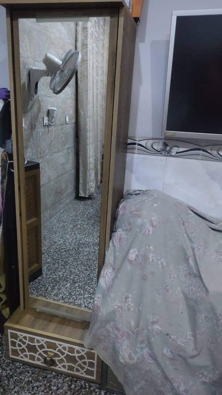 غرفة نوم للبيع نضافه 90 بالميه العبيدي السعر 750 بيها مجال للاتصال ***********
