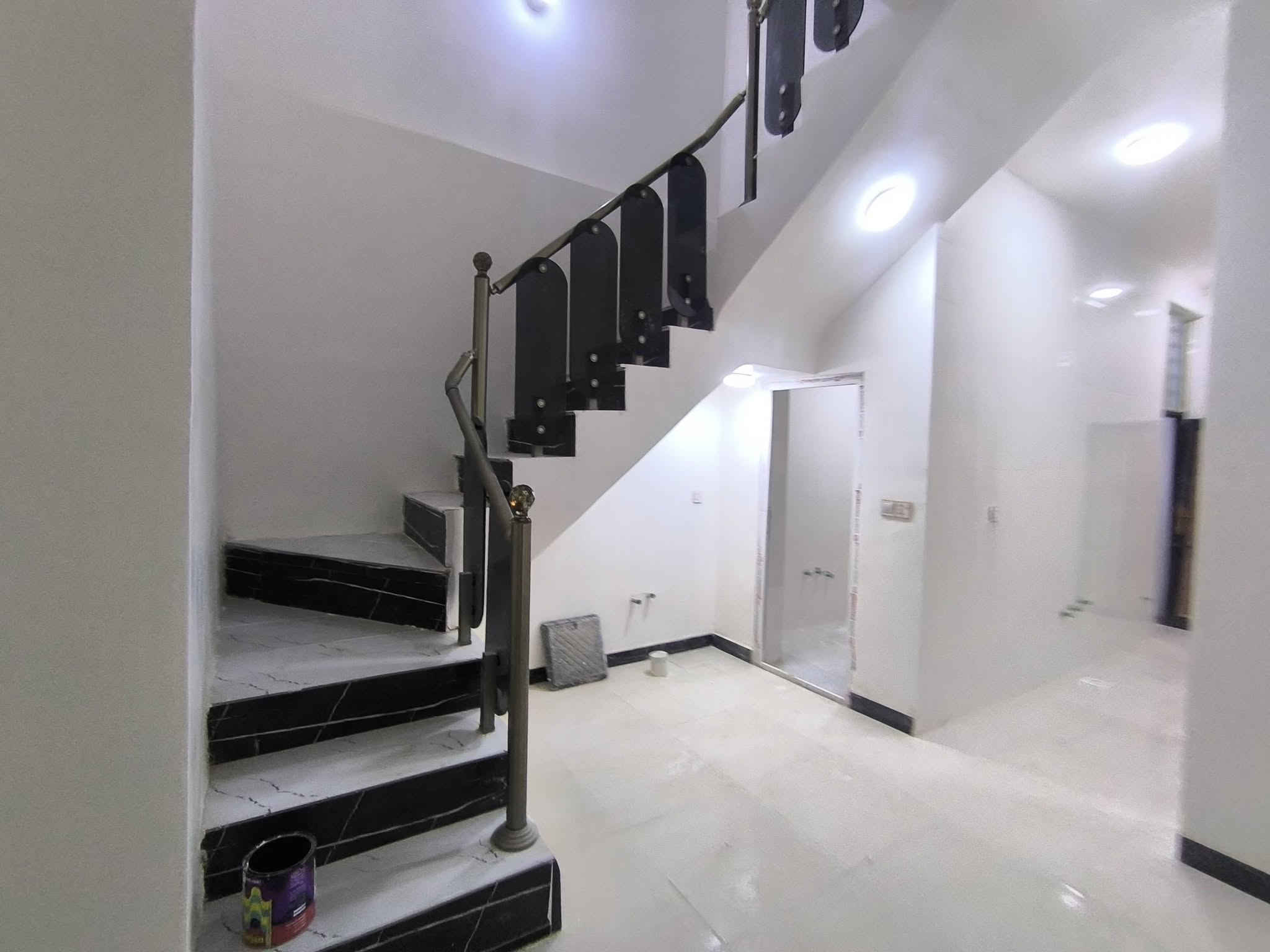 🏠 دار للبيع – النجف الأشرف / حي ميسان
📐 المساحة: 100 متر
📍 الموقع: حي ميسان – خلف سكلة الكرعاوي
🏡 بناء حديث – غير مسكون
🧱 بناء طابوق + صب كونكريت
🛣️ شوارع مبلطة بعرض 12 متر

🔹 يتكون من:
• استقبال
• صالة
• غرفة
• مطبخ
• صحيات

💰 السعر: 41 مليون دينار

📞 للتفاصيل والاستفسار:
***********
