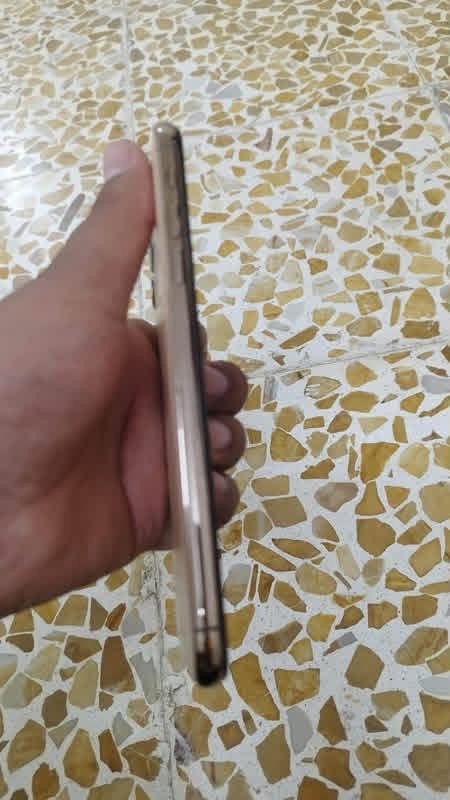 ايفون ١١برو ماكس
مبدل شاشة فقط 
ذاكرة ٢٥٦
البطاريه ٧١
فيس ايدي شغال 
سعر ٣٠٠وبي مجال 
***********

