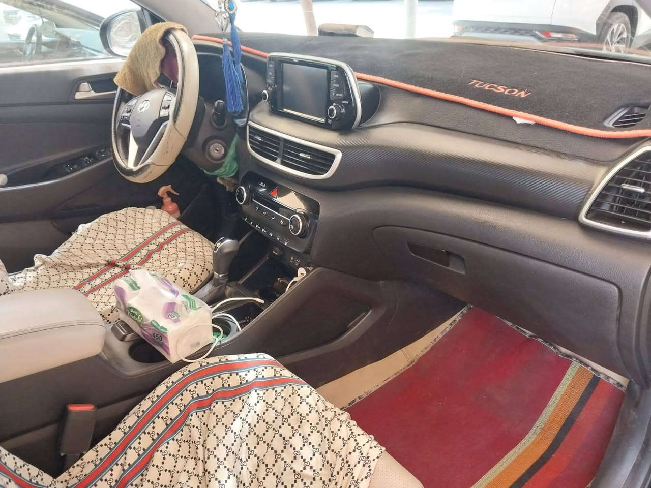سلام عليكم من رخصت الكروب توسان للبيع موديل 19امريكي حادث موجود بل سونار رقم الهاتف 7878385889 سعر 135 وبيه مجال العنوان بغداد كوريش ***********
