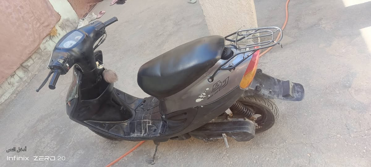 سلام عليكم دراجه بيجي لبيع كهربائيات شغاله كفرات نضيفه بس الدراجه صاطره عوزها بوشه ابيعها كوم حديد ب 100 قفلل 
***********
