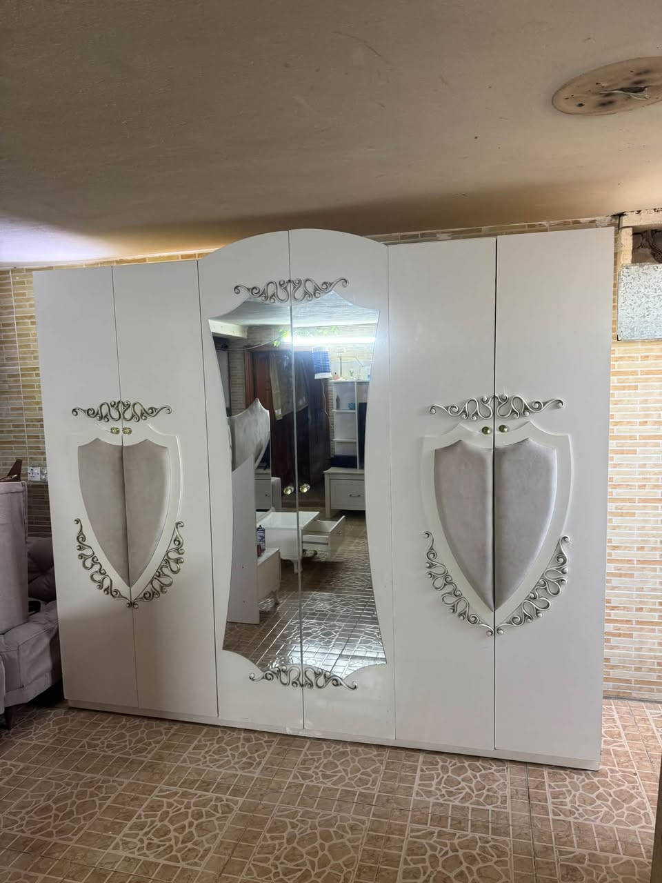 غرفه نوم 5 قطع
السعر 240 الف 

عنوان اربيل بختياري

***********  /***********/***********
