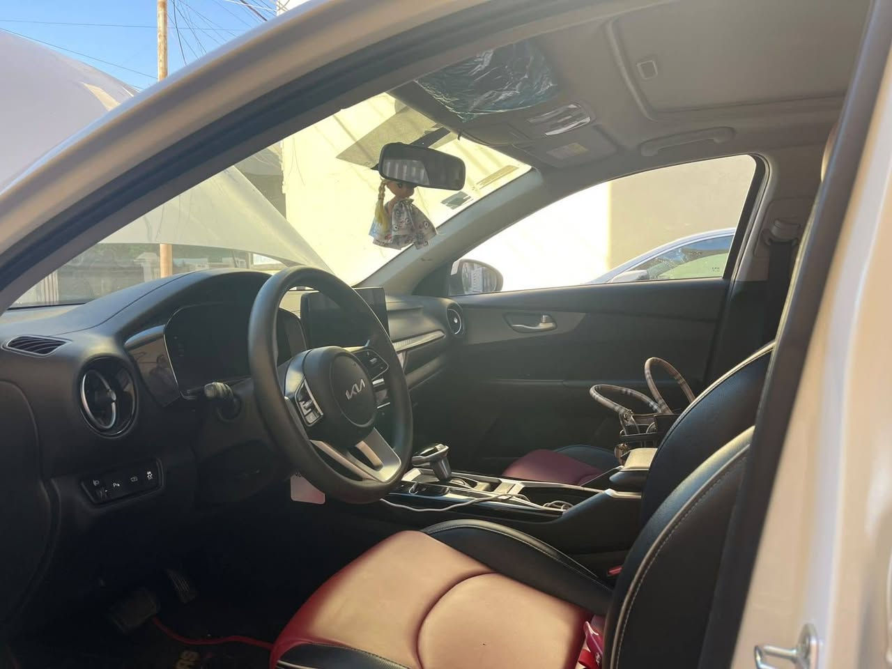 تحيه طيبه السلام عليكم
كيا كي 3 2024 
فول مواصفات 
بيها 3 اماكن بارد 
عداد المسافه 44
محرك 1500 دبل نوزلا 
كشنات جلد 
تحكم ستيرن 
حساس 
شاشه كامره 
فتحه سقف 
ويل كب 
تبريد قطعتين 
بصمات تشغيل 
مال بنيه كلش حلو نظيف 
رقم بغداد دولي باسمي تحويل مباشرة 
السعر 120 ورقه 
اي استفسار 
***********
مكان بغداد
