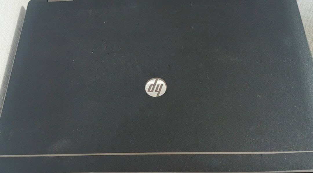 سلام عليكم 
لابتوب hp .... وندوز ٧ ..... نظيف استعمال جدا قليل....... مع الماوس....

للبيع السعر ١٨٠ ... ألف وبي مجال بسيط.... رقم الهاتف ***********
