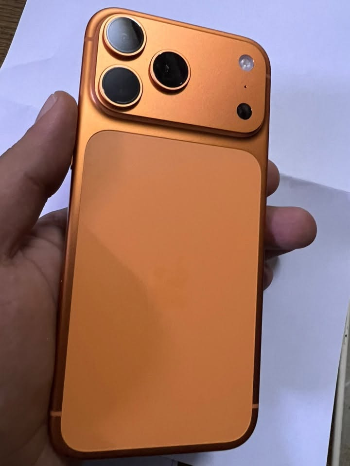 IPHONE 17 PRO MAX 
256 GB
دورات الشحن 55
بطارية 100
سيمكارت 
السعر : 1,900,000  
￼بغداد / مدينة الصدر 
نظافة 100/100 
زلغ صغير ما بي يعني نظيف حيل 
ملحقاتة ولكارتونة  موجودات 
ضمان سنة وبعدة بداخل لضمان 
***********
