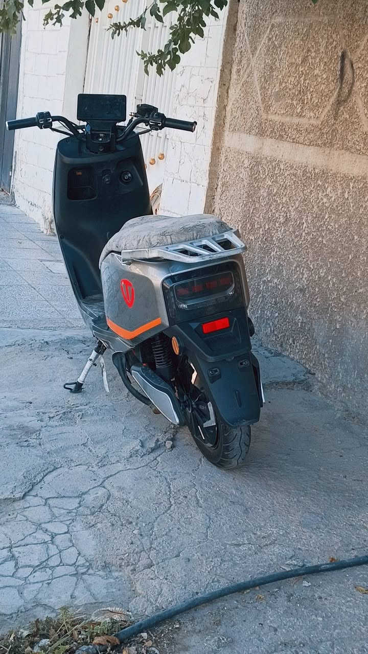 السلام عليكم دراجه شحن للبيع  ٦بطاريات نضام بارك نضام استان ونظام، R  نضيفه سعر 800وبيهه مجال ***********
