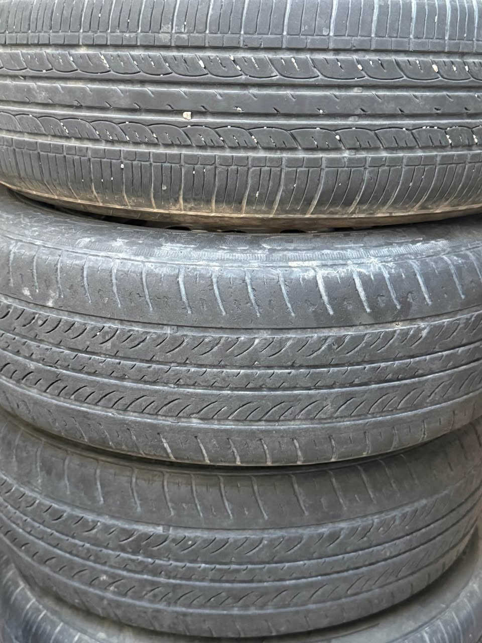 ويل حجم 15 اصلي كوري ابو الختم 

بي 3 تاير نص عمر واحد طاك سيمه 

الويل يحتاج صبغه 

السعر 150 

*********** النجف, العراق

نص مكتوب في الصور:
- قص